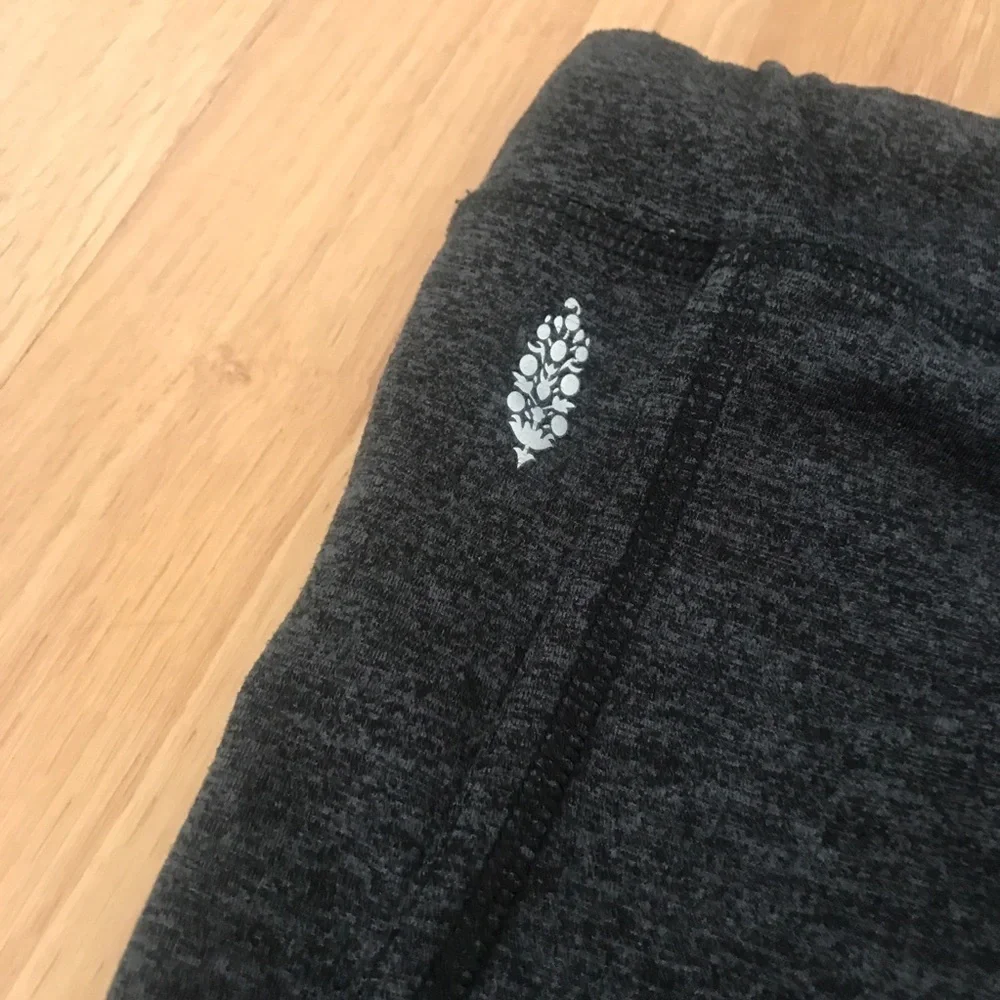 Free people dark grey legging side hole - M